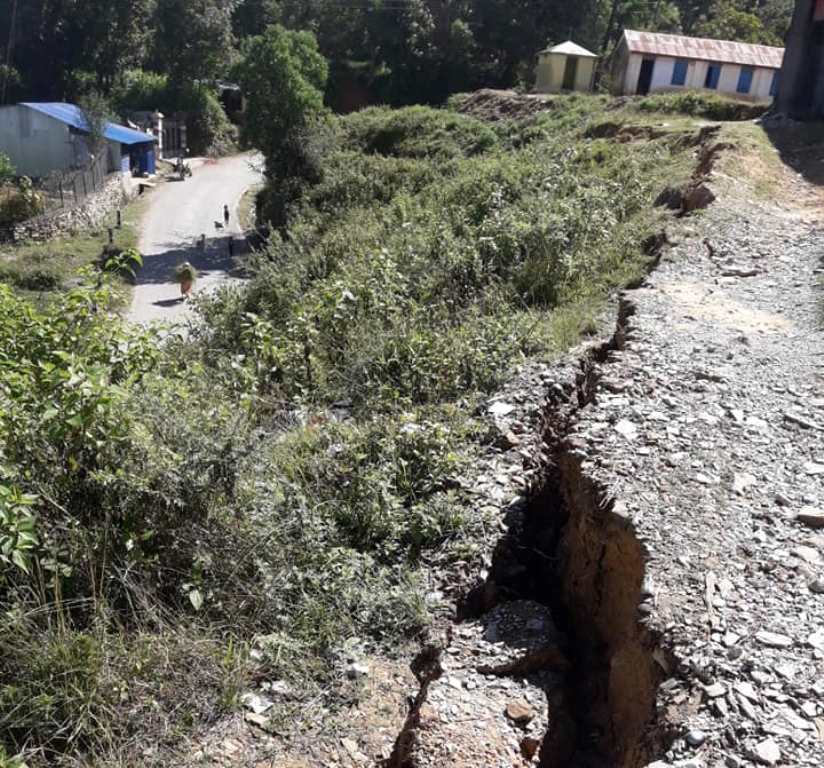 बैतडीको दशरथचन्द माविको भवन पहिरोको जोखिममा